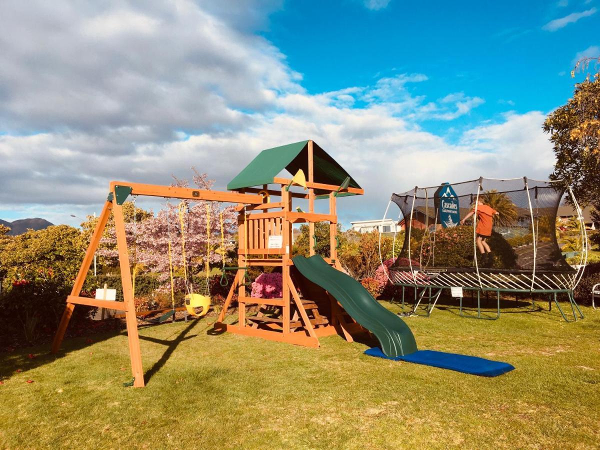 Cascades Lakefront Motel Taupo Exterior foto A backyard playground
