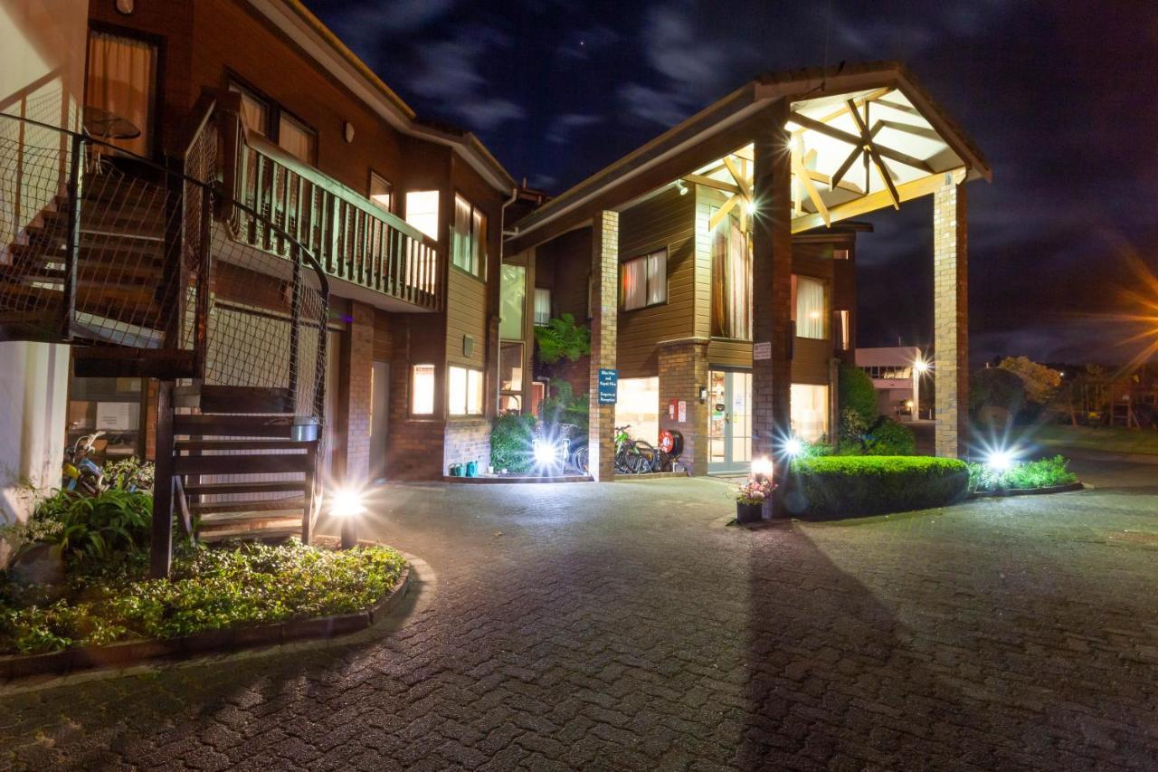 Cascades Lakefront Motel Taupo Exterior foto The entrance of the hotel
