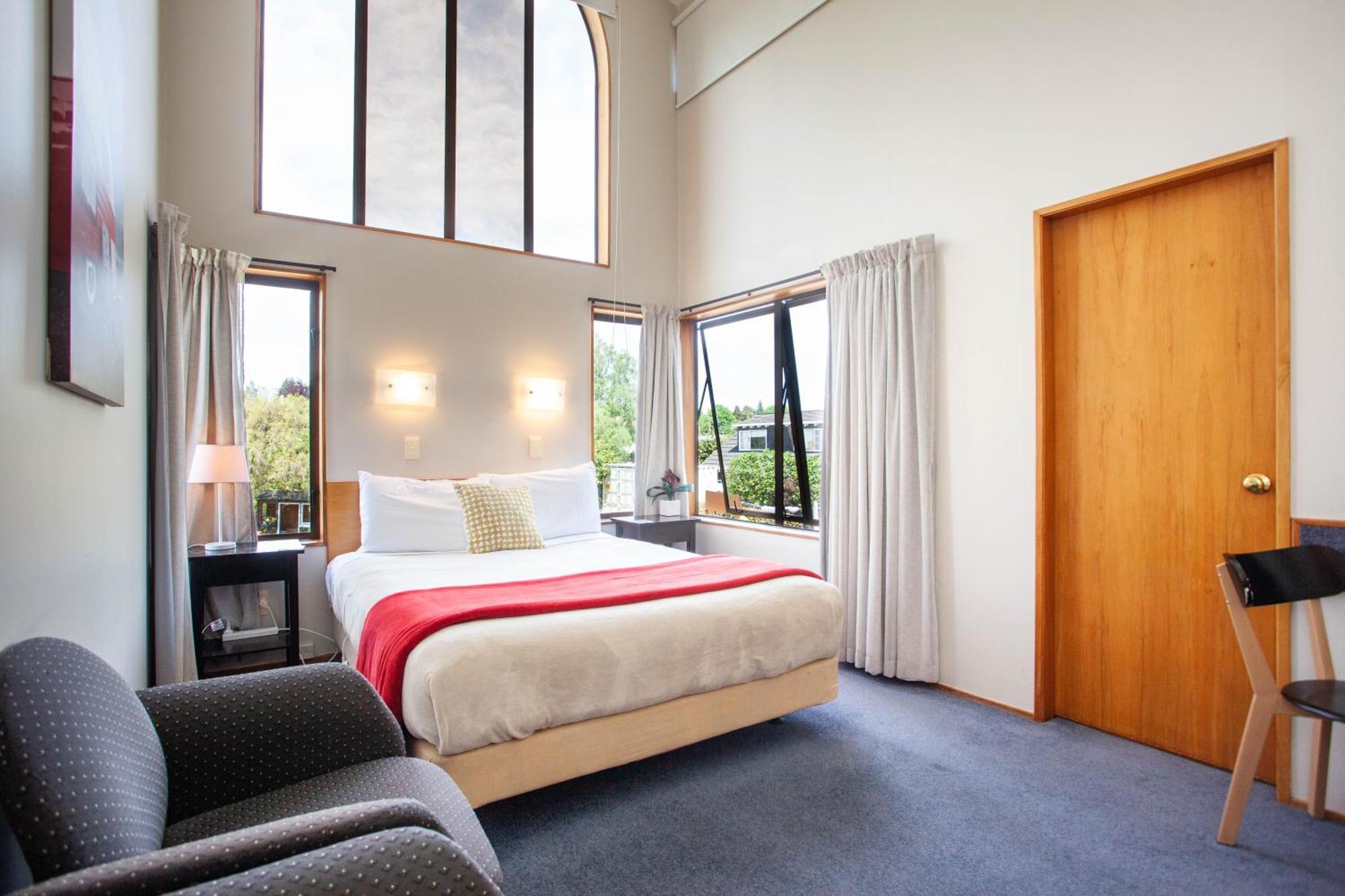Cascades Lakefront Motel Taupo Cameră foto A room at the hotel