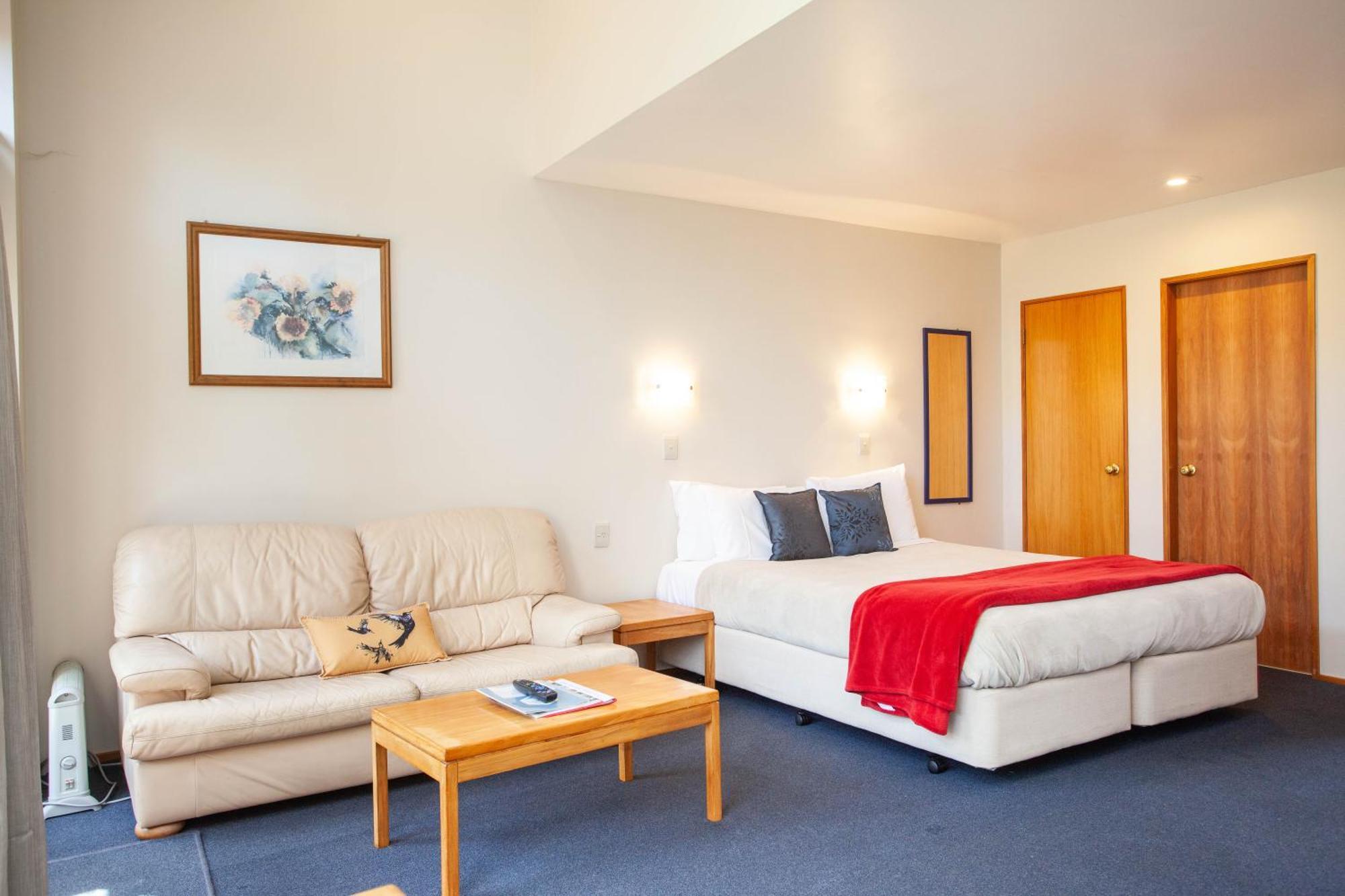 Cascades Lakefront Motel Taupo Cameră foto A typical hotel room