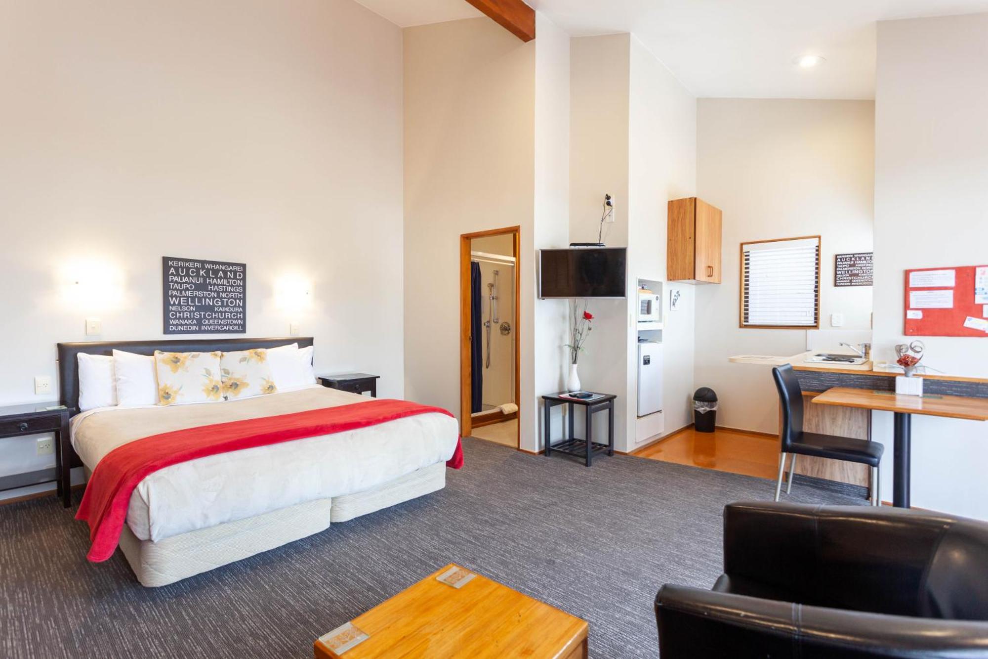 Cascades Lakefront Motel Taupo Cameră foto A studio apartment in New Zealand