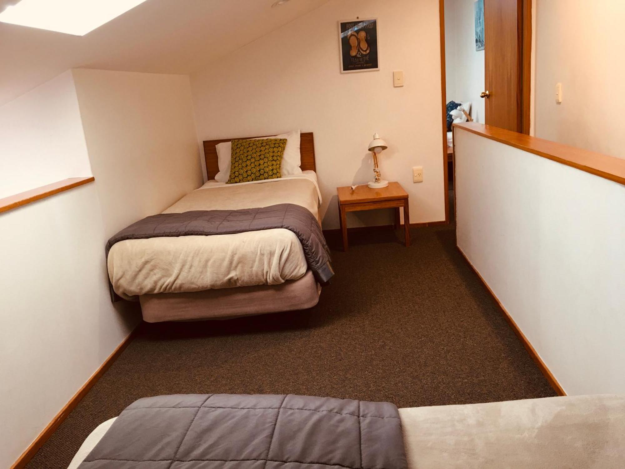 Cascades Lakefront Motel Taupo Exterior foto A single room at the hotel